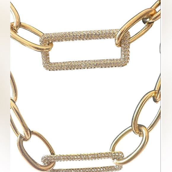 Double-layered Necklace with crystal detail
Pre-loved - Picture 3 of 5